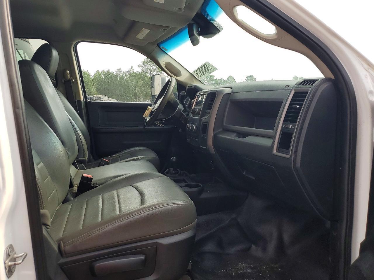 2018 Ram 5500 Flatbed Truck - Фото 5