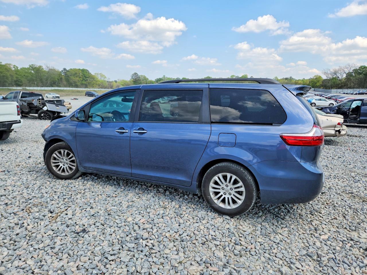 2015 Toyota Sienna Xle 8-Passenger - Фото 2