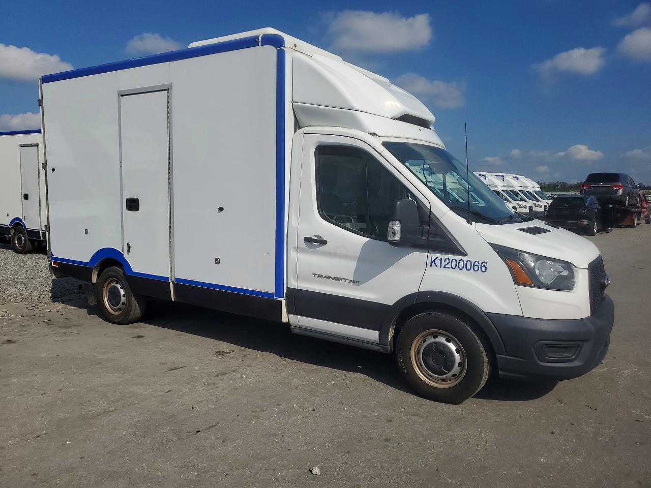 2020 Ford Transit Delivery Truck - Фото 4