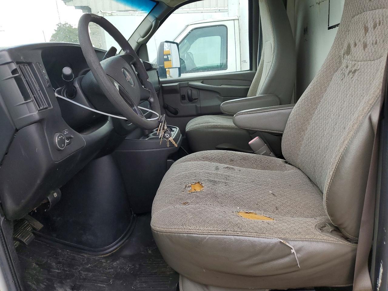 2013 GMC Savana Box Truck - Image 7