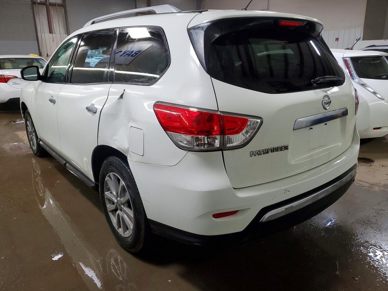 2016 Nissan Pathfinder S - Фото 2