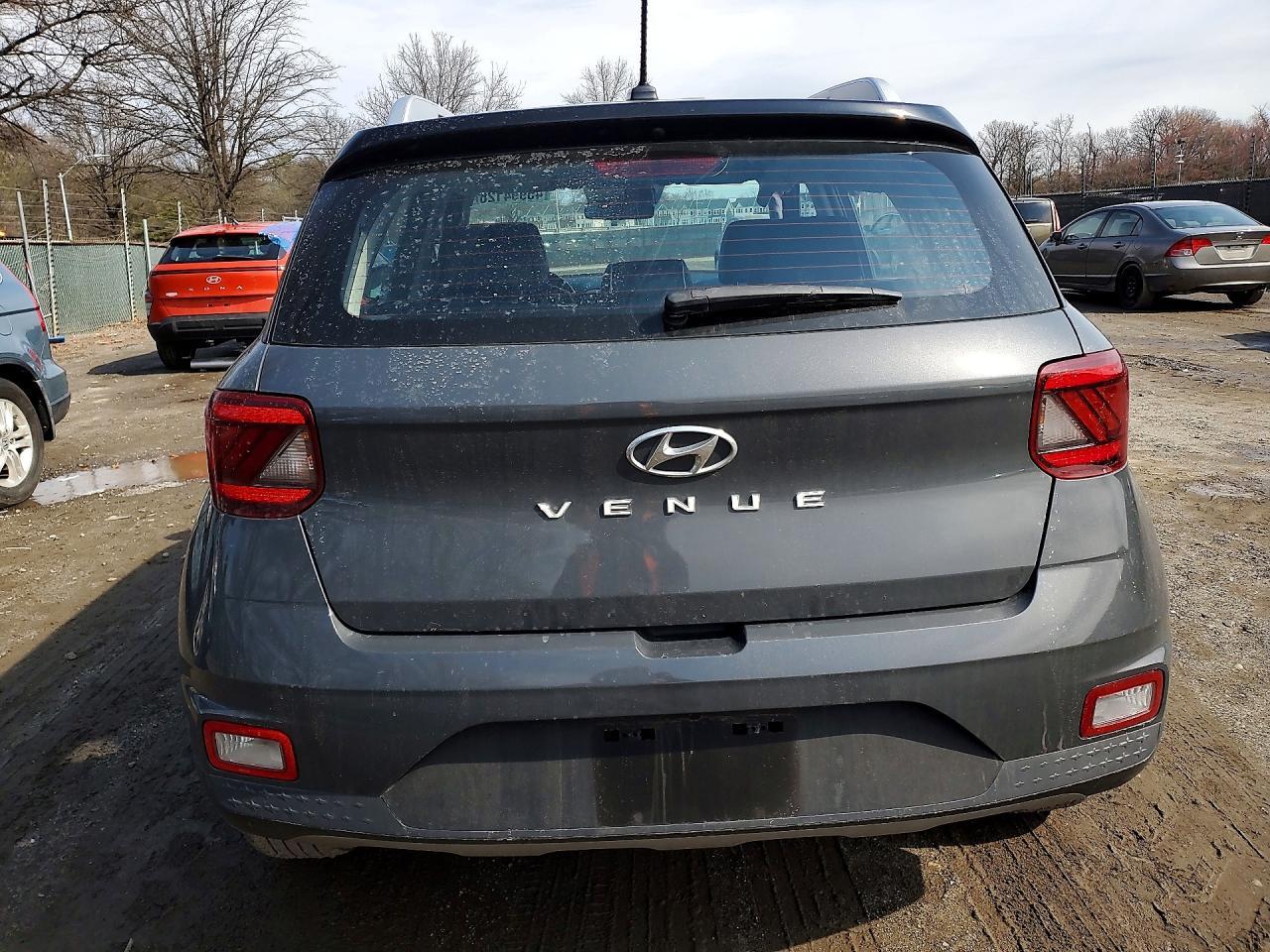 2023 Hyundai Venue Limited - Image 6