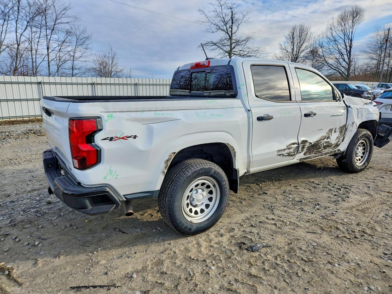 2023 Chevrolet Colorado - Фото 3