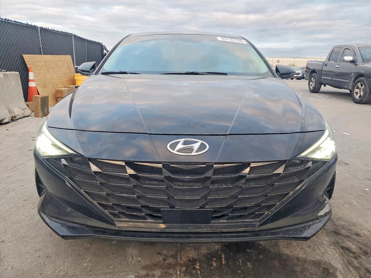 2023 Hyundai Elantra Limited - Image 5