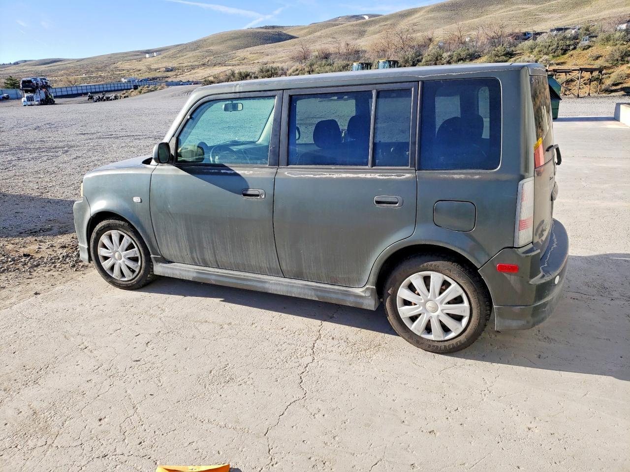 2005 Scion Xb Base - Фото 2