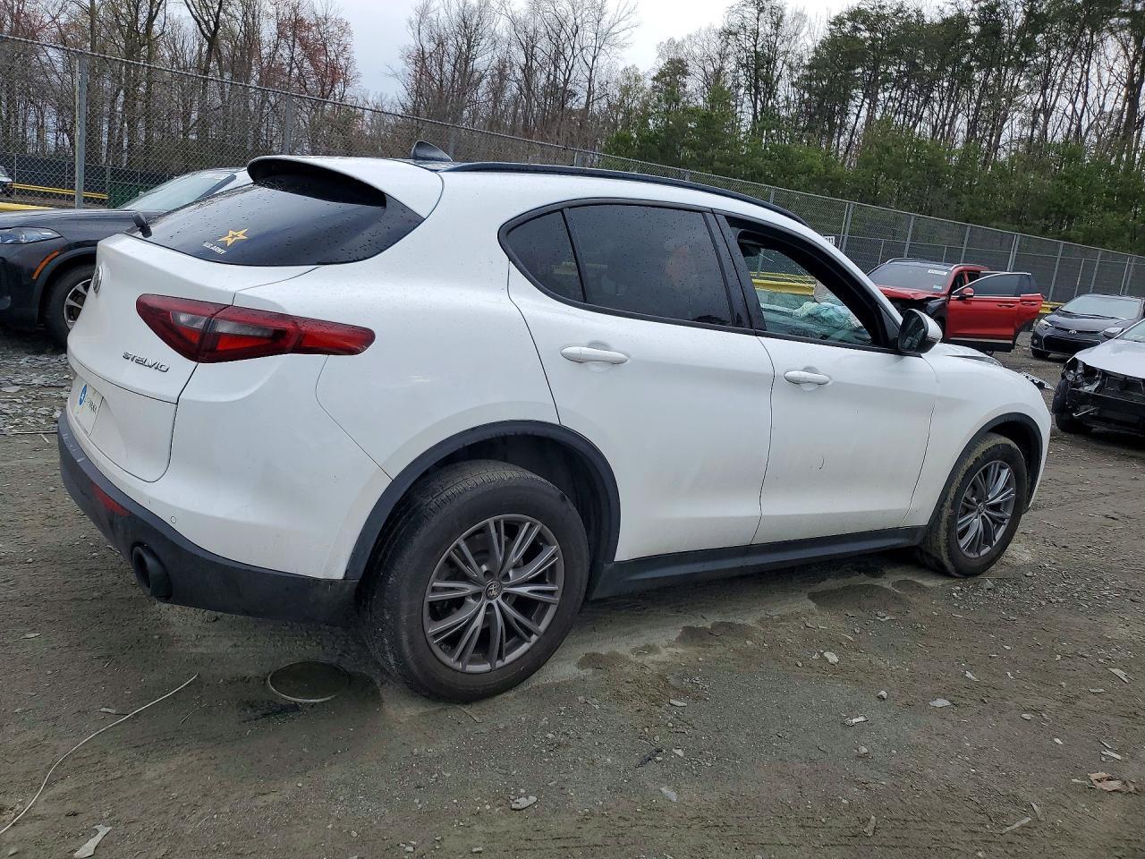 2023 Alfa Romeo Stelvio Sprint - Image 3
