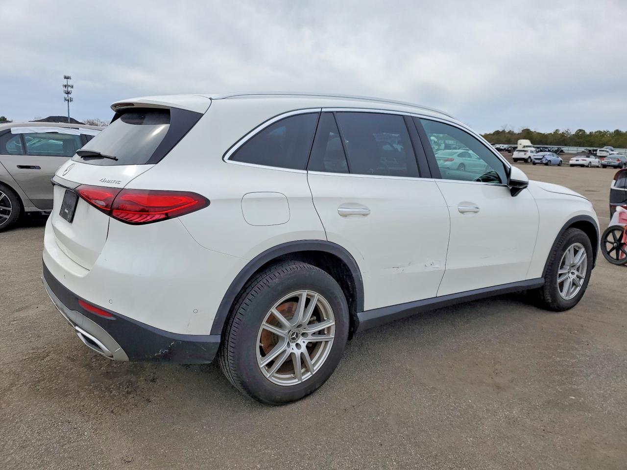 2025 Mercedes-Benz Glc 300 4Matic - Image 3