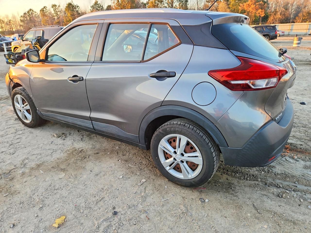 2018 Nissan Kicks S - Фото 2