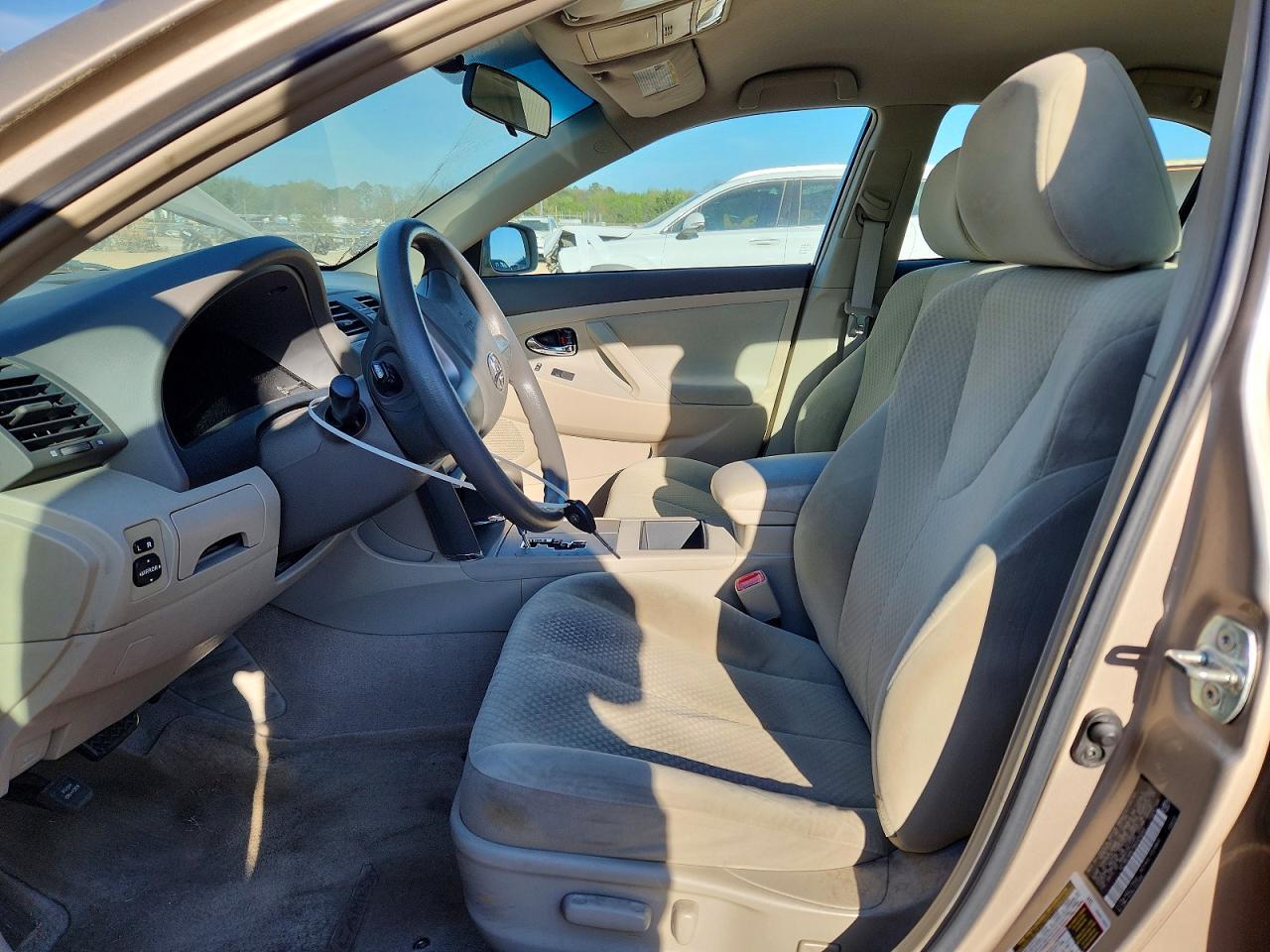 2009 Toyota Camry Le - Image 7