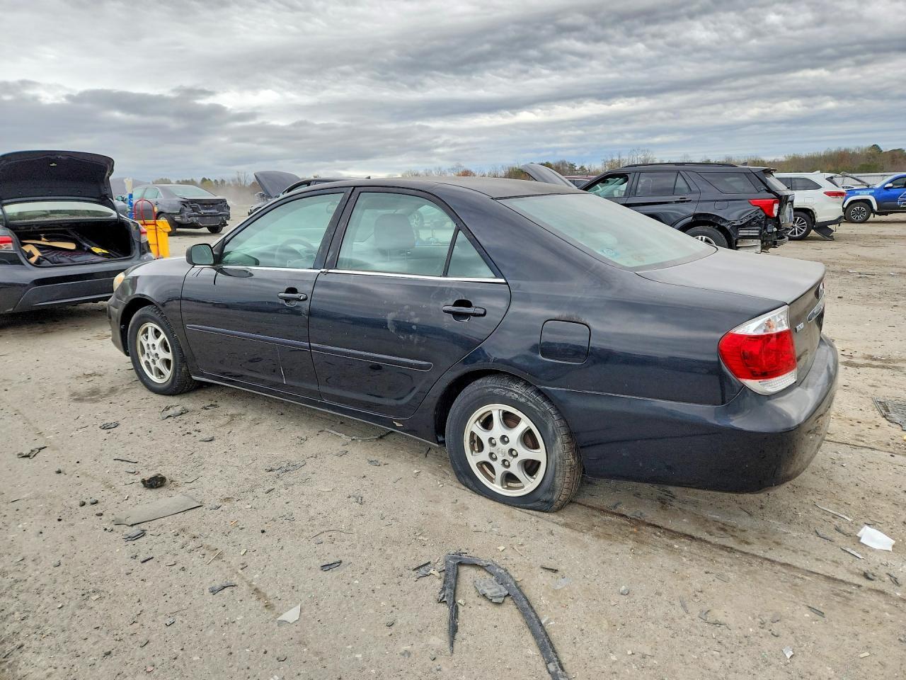 2005 Toyota Camry Standard - Фото 2