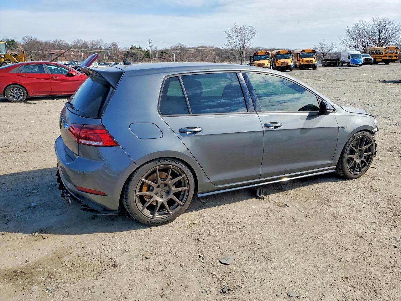 2019 Volkswagen Golf R - Фото 3