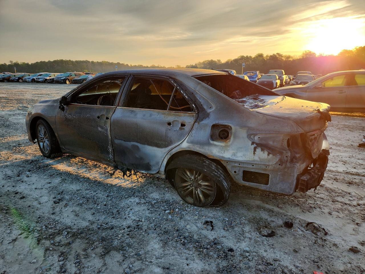 2017 Toyota Camry Se - Фото 2