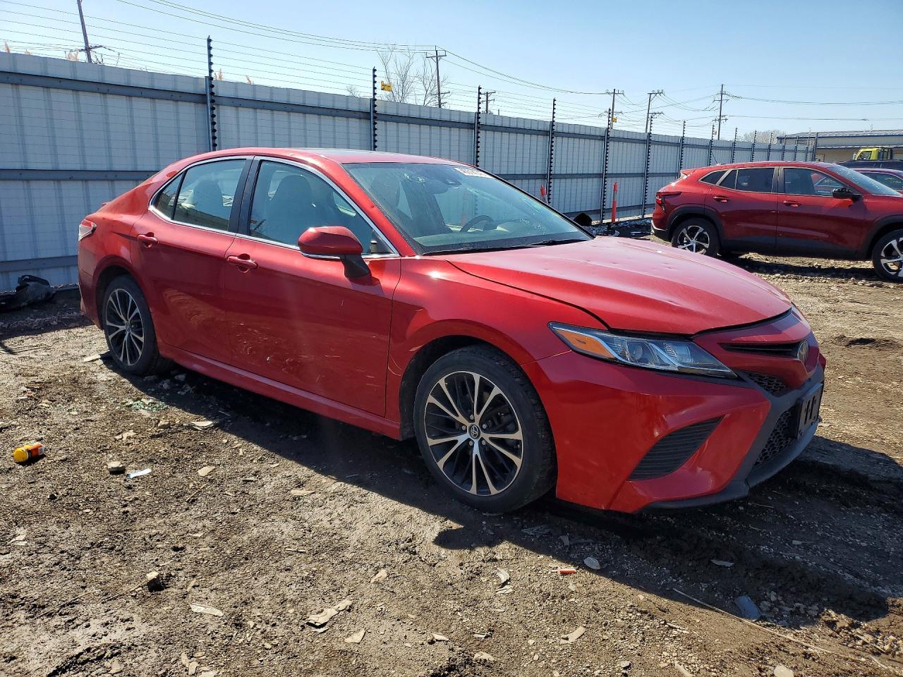 2019 Toyota Camry Se - Фото 4