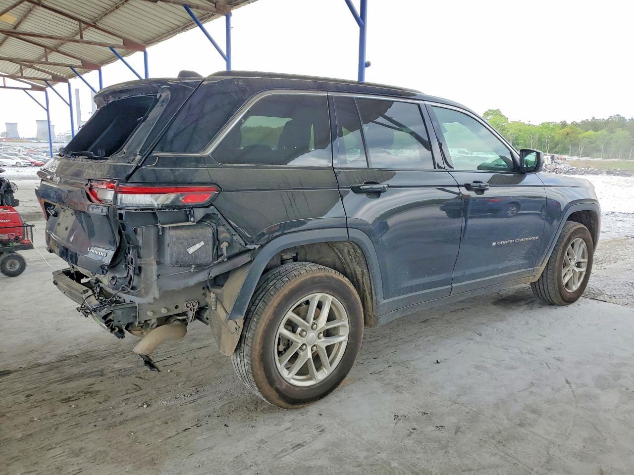 2024 Jeep Grand Cherokee Laredo - Image 3