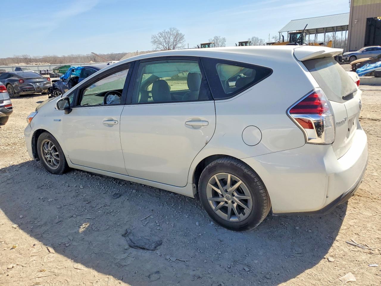 2017 Toyota Prius V Three - Фото 2