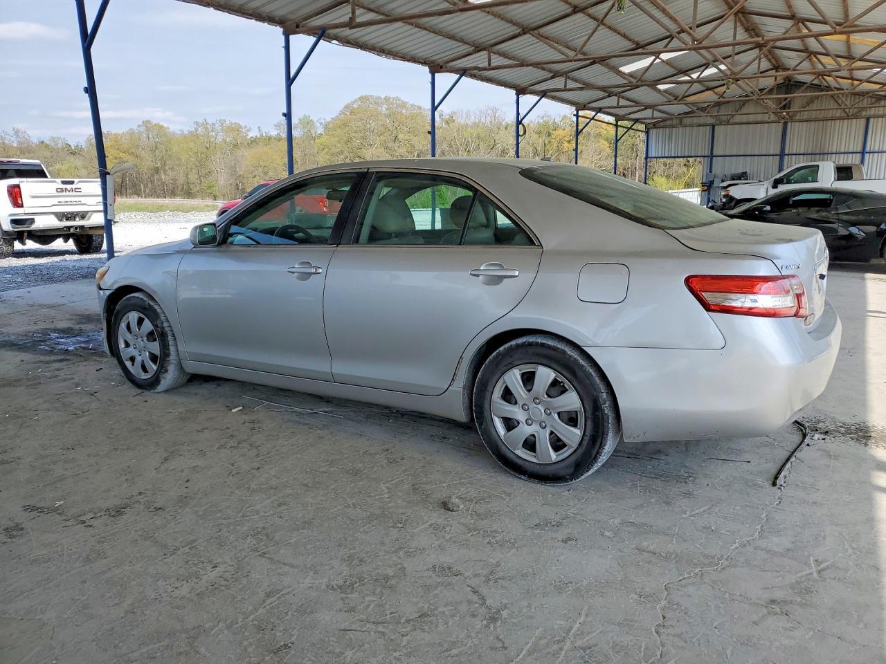 2010 Toyota Camry Le - Фото 2