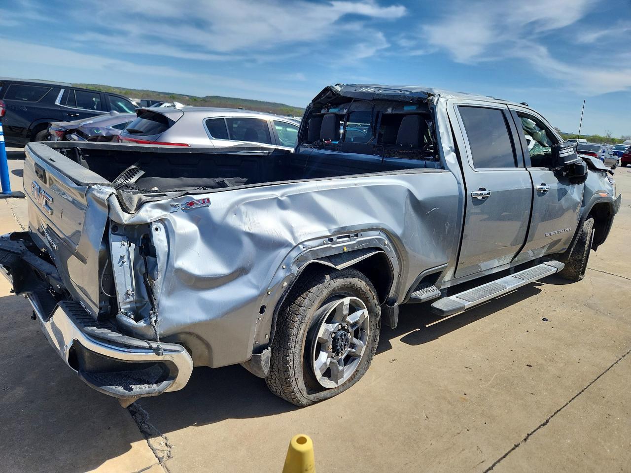 2025 GMC Sierra K2500 Slt - Image 3
