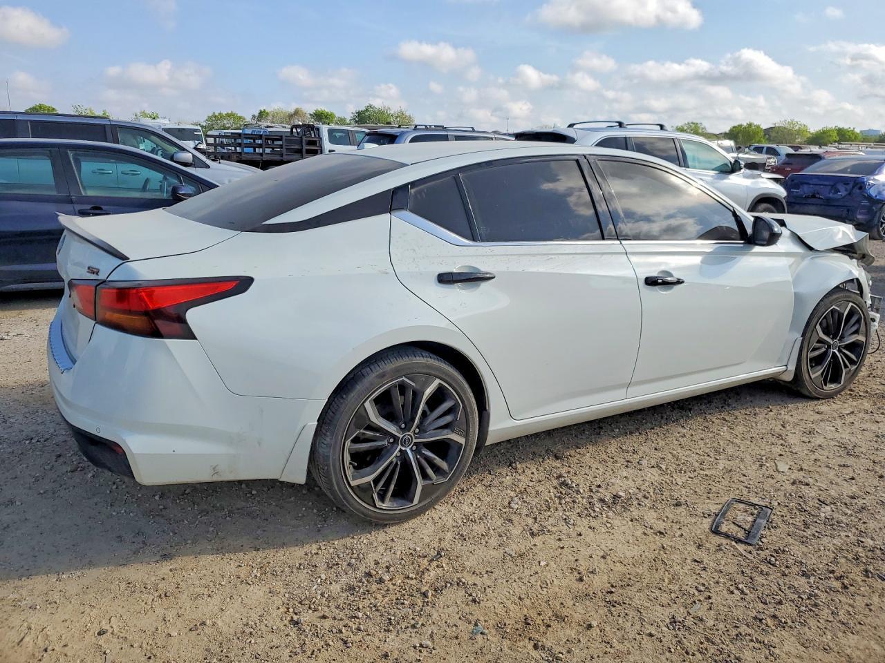 2023 Nissan Altima 2.5 Sr - Image 3