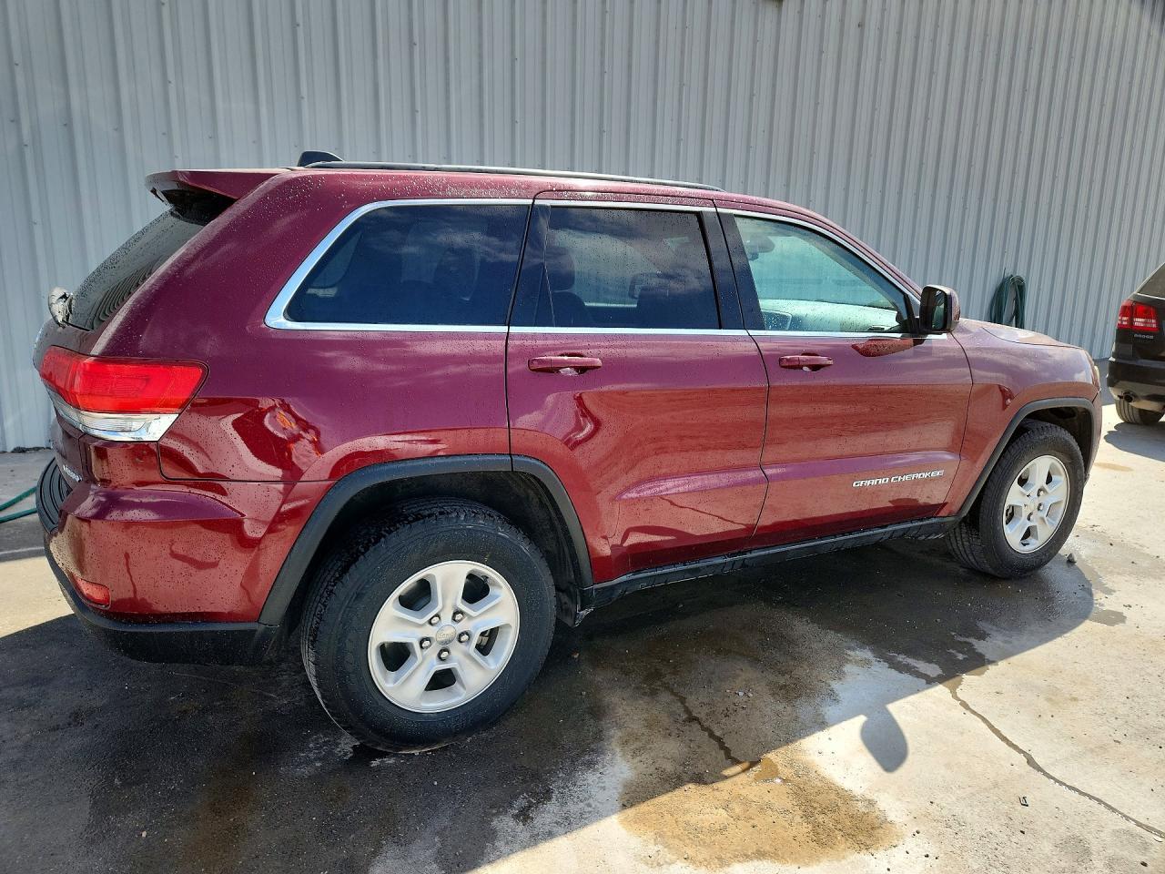 2016 Jeep Grand Cherokee Laredo - Image 3