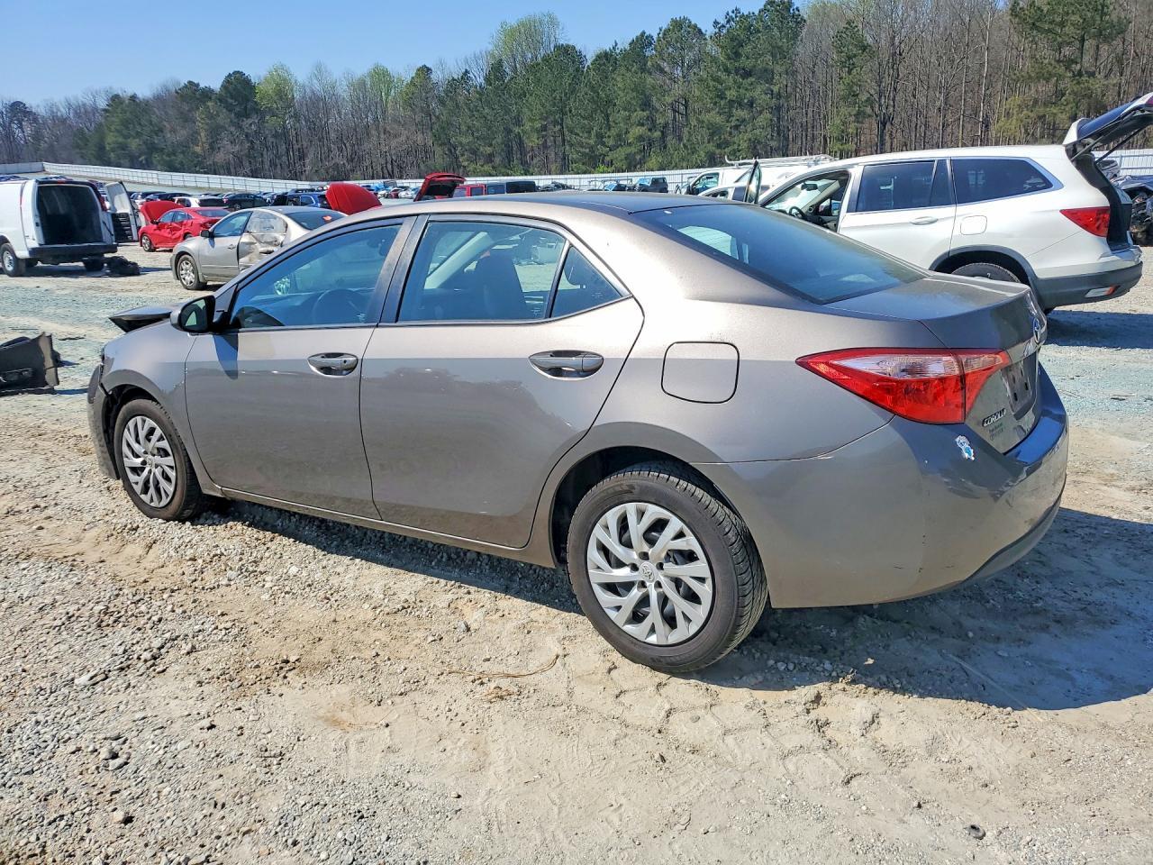 2017 Toyota Corolla Le - Фото 2