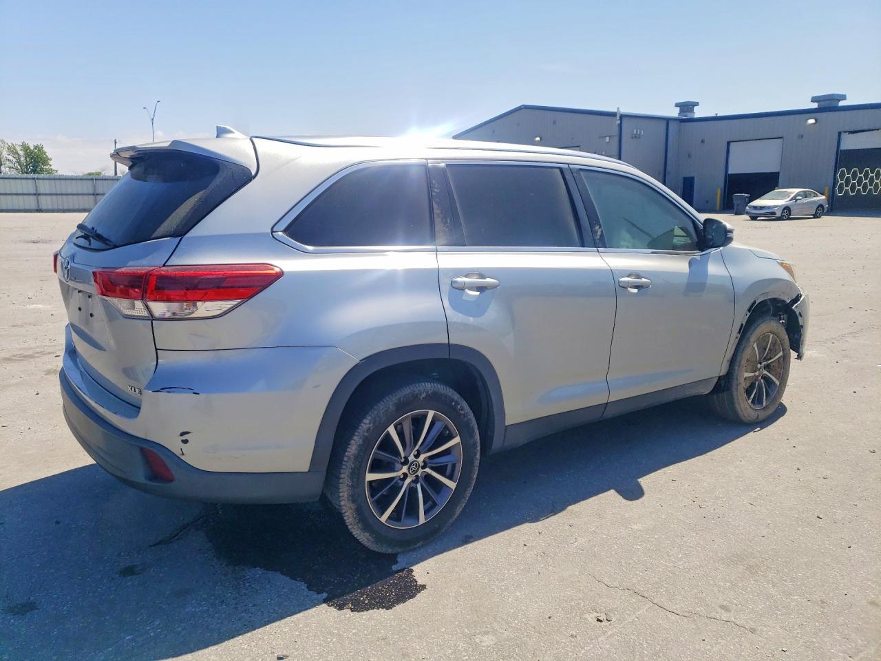 2019 Toyota Highlander Xle - Фото 3