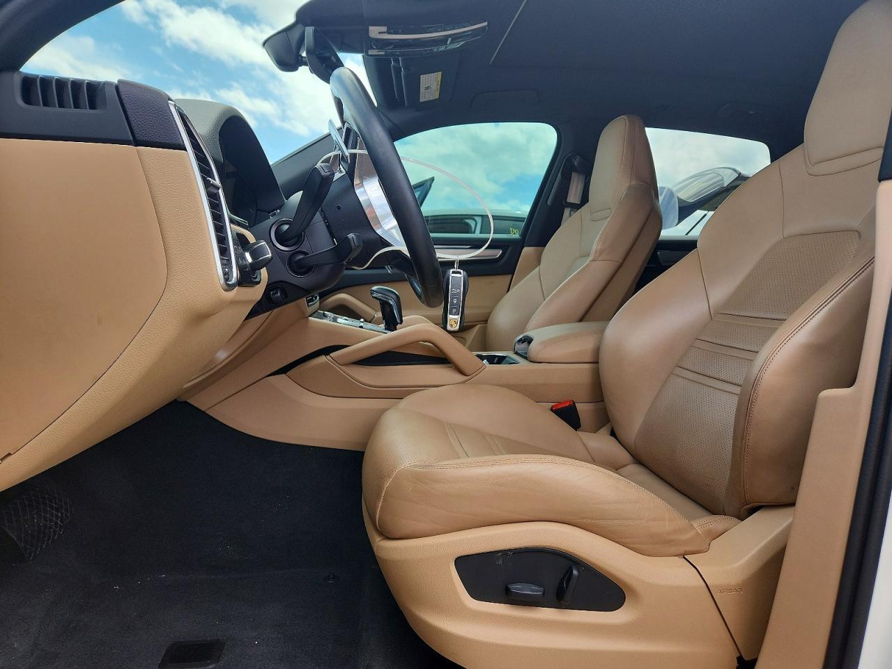 2022 Porsche Cayenne - Image 7