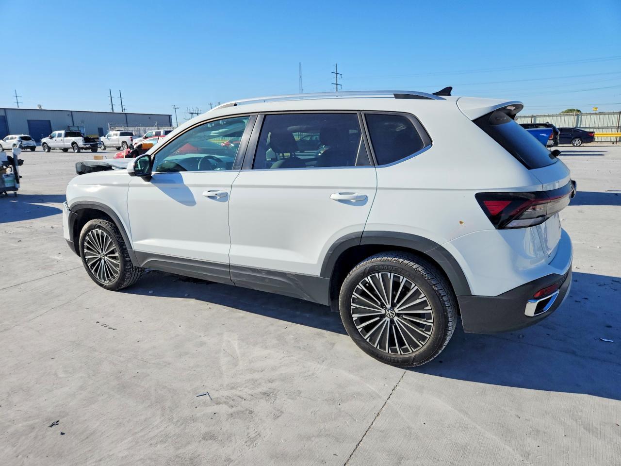 2025 Volkswagen Taos Se - Фото 2