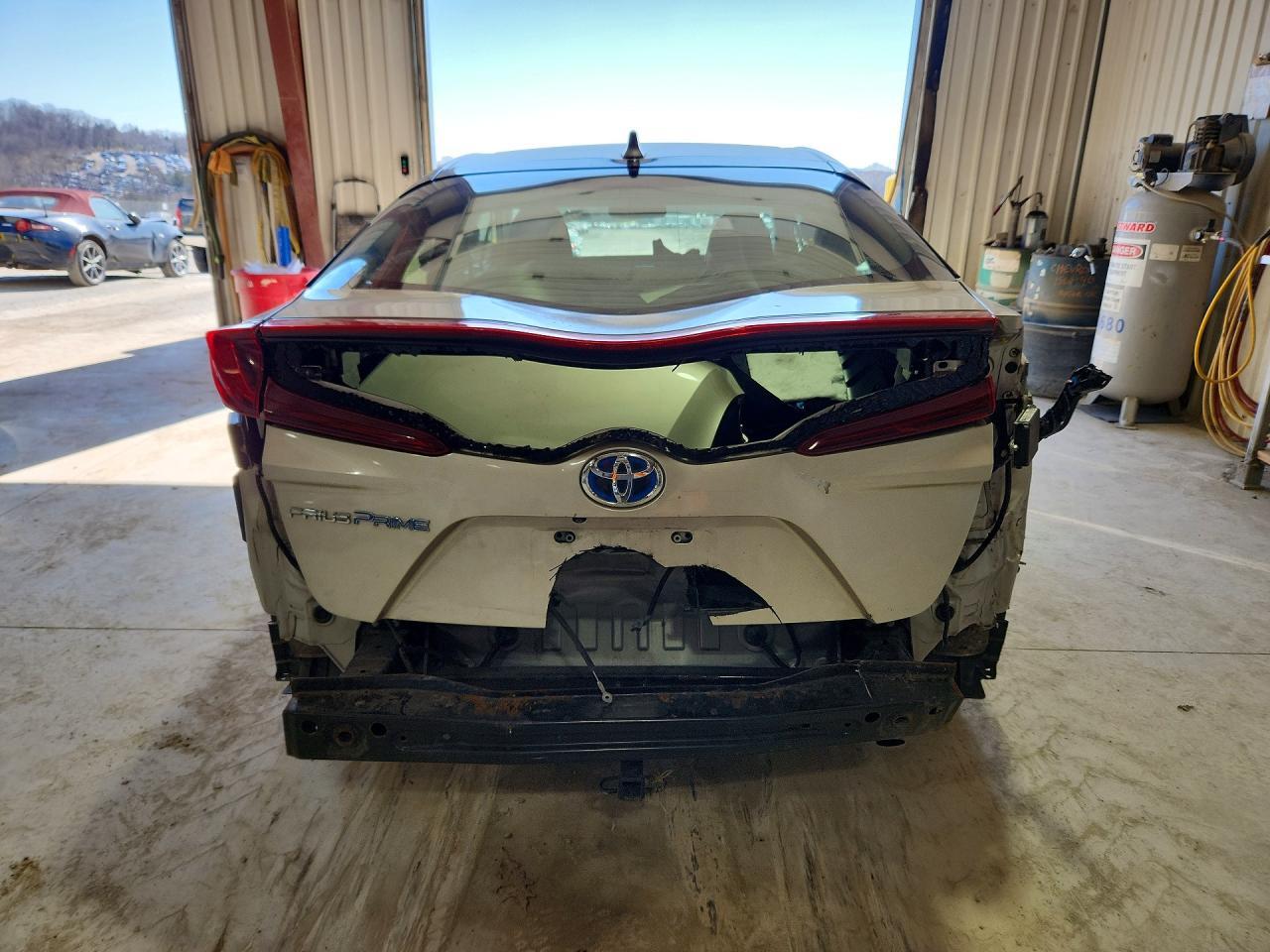 2017 Toyota Prius - Фото 6