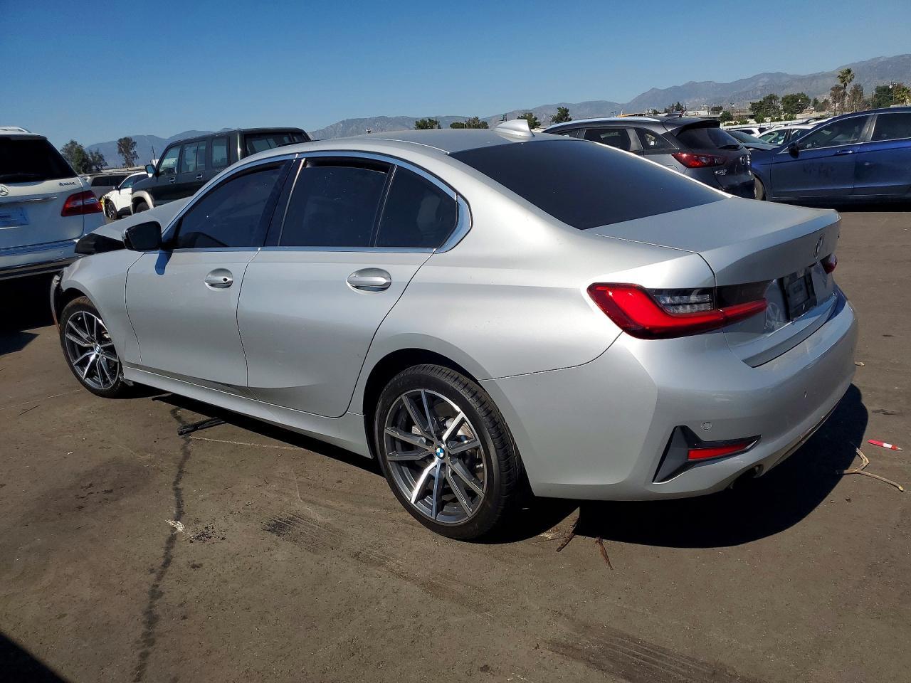 2019 BMW 330I - Фото 2