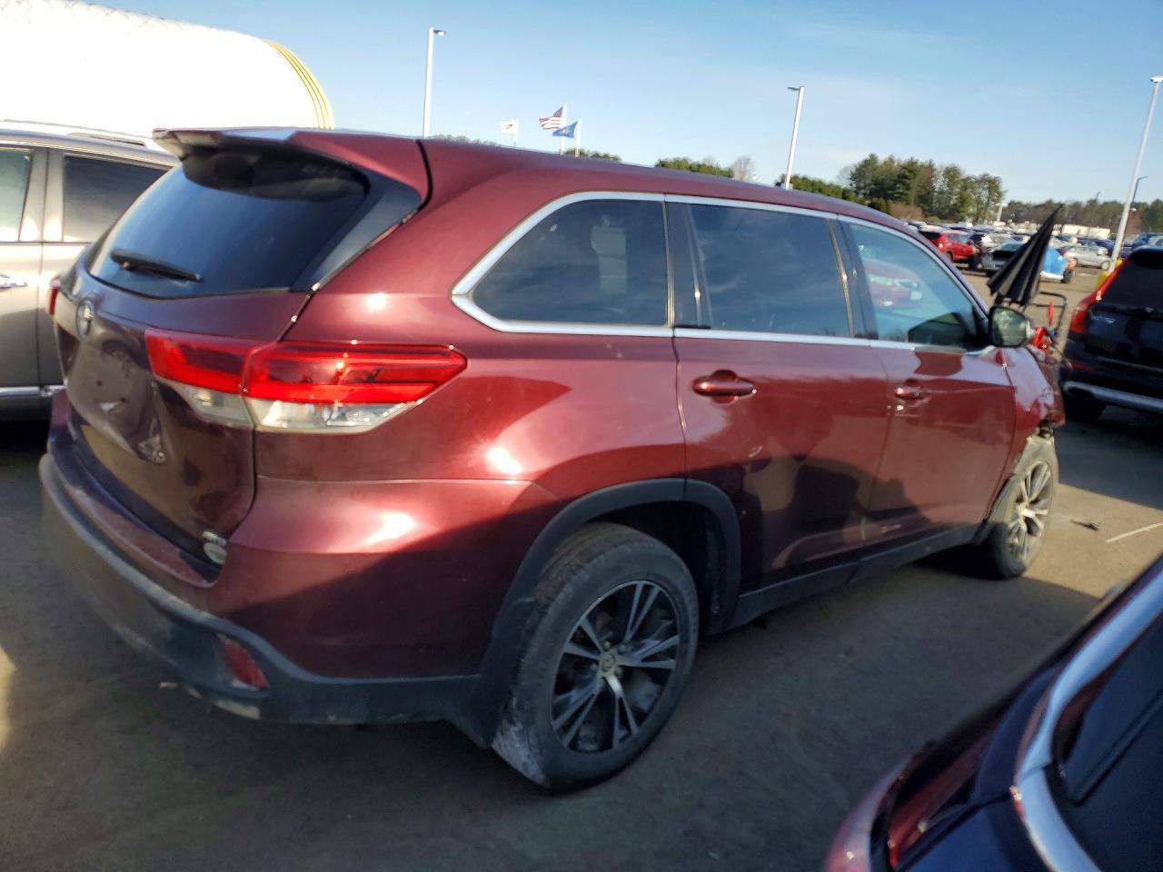 2019 Toyota Highlander Le - Фото 3