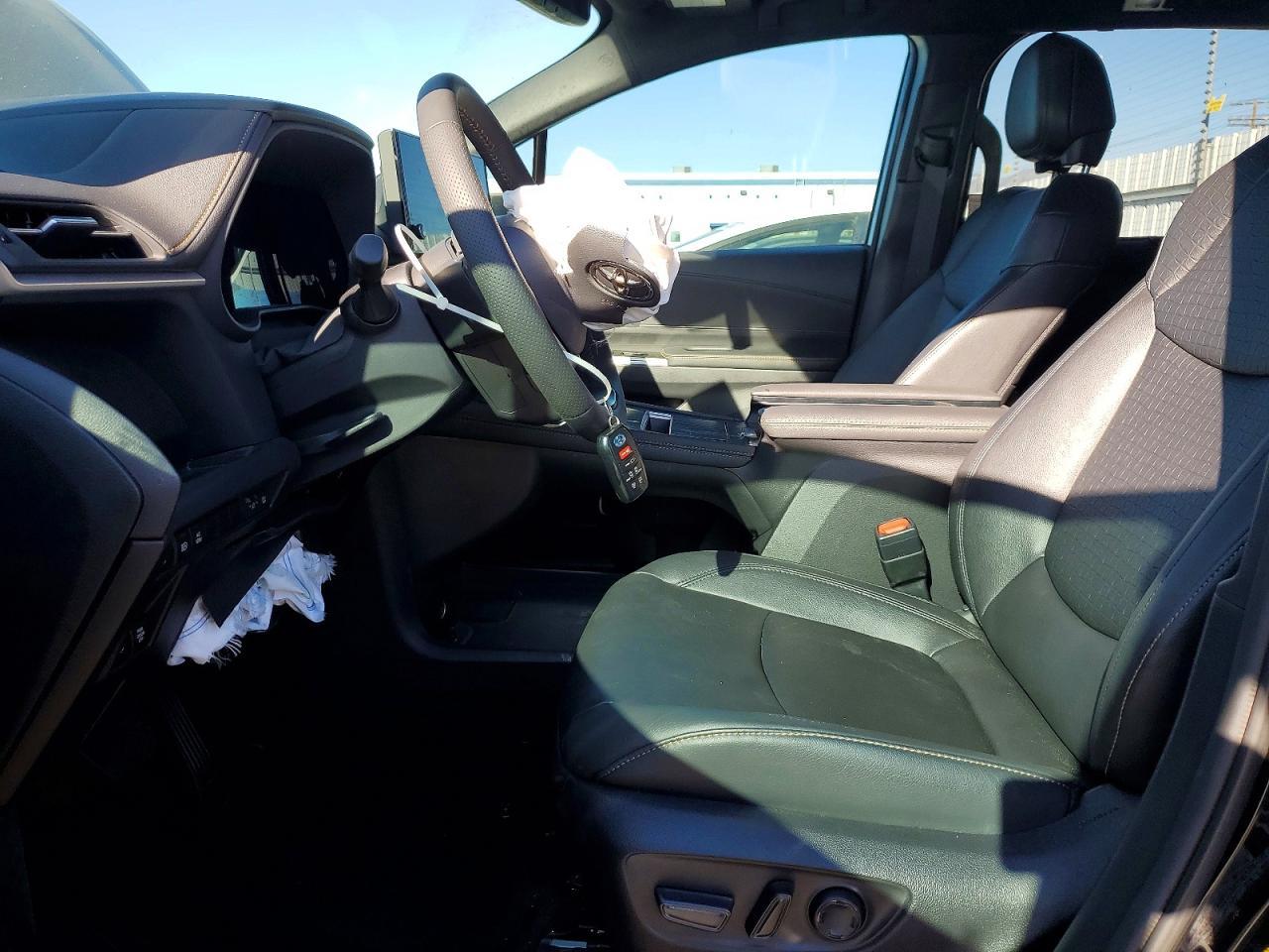2025 Toyota Sienna Woodland Edition - Фото 7