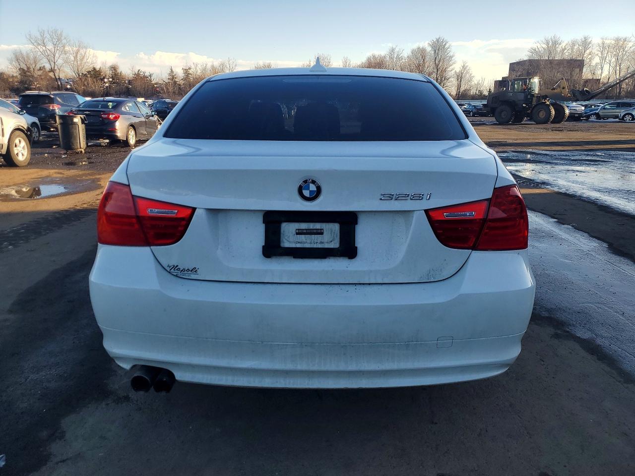 2011 BMW 328 Xi - Image 6