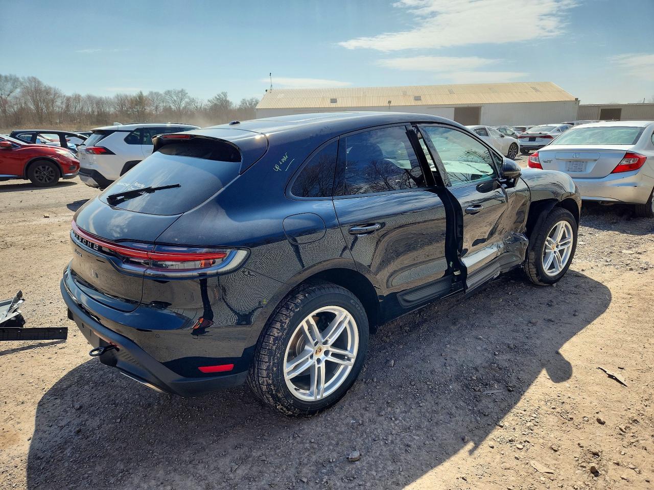 2026 Porsche Macan Base - Image 3