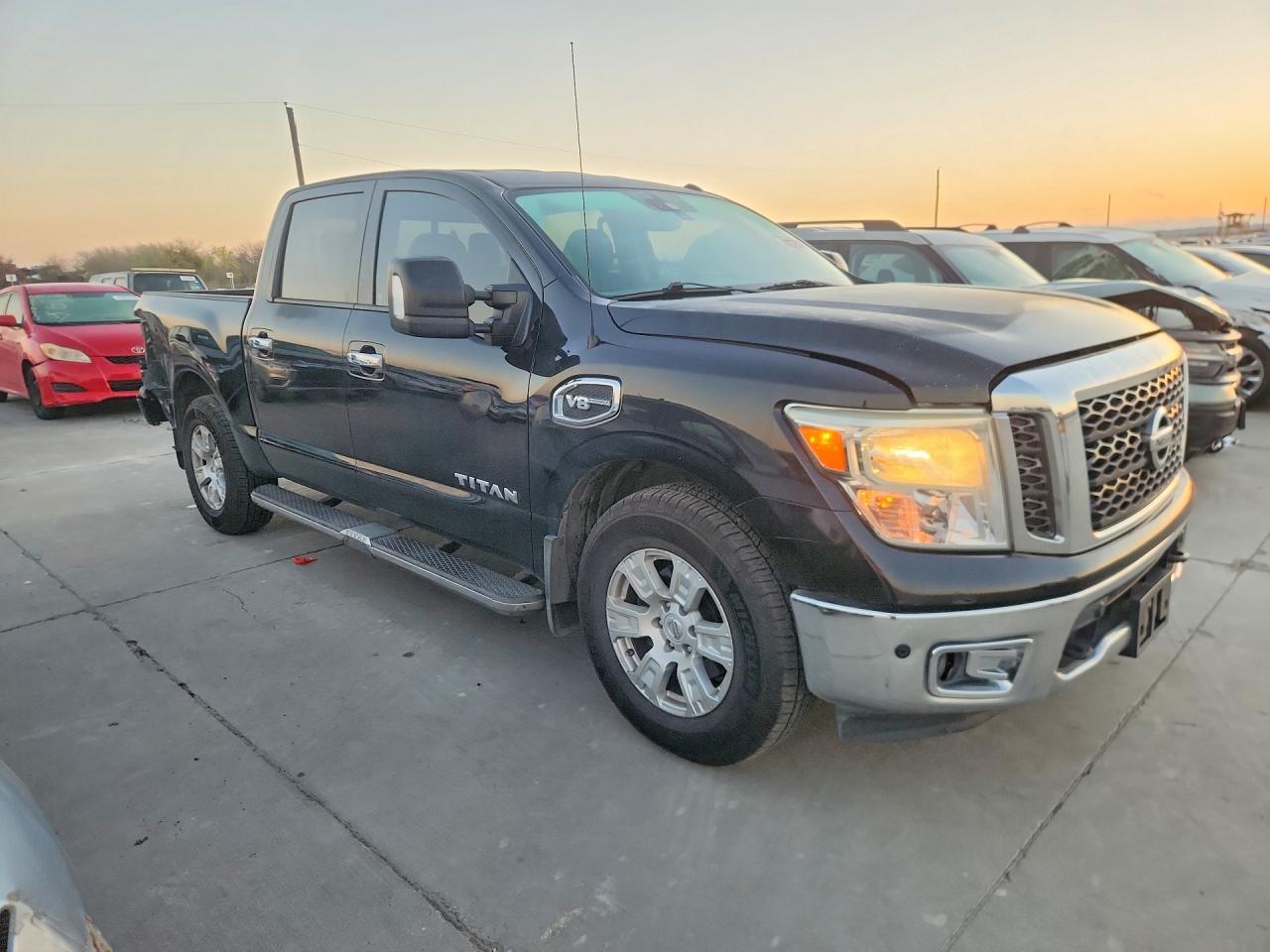 2017 Nissan Titan Sv - Image 4