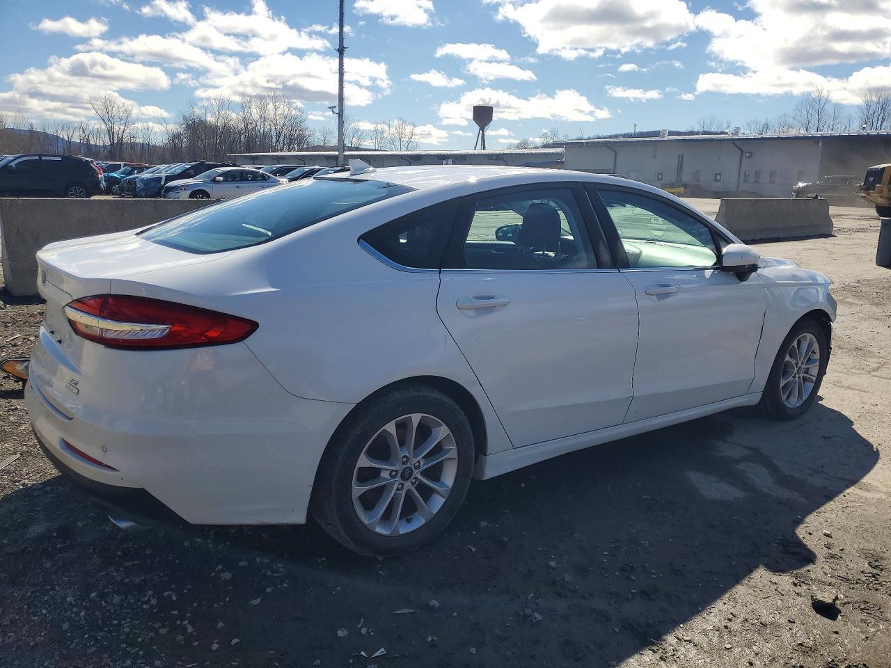 2020 Ford Fusion Se - Фото 3