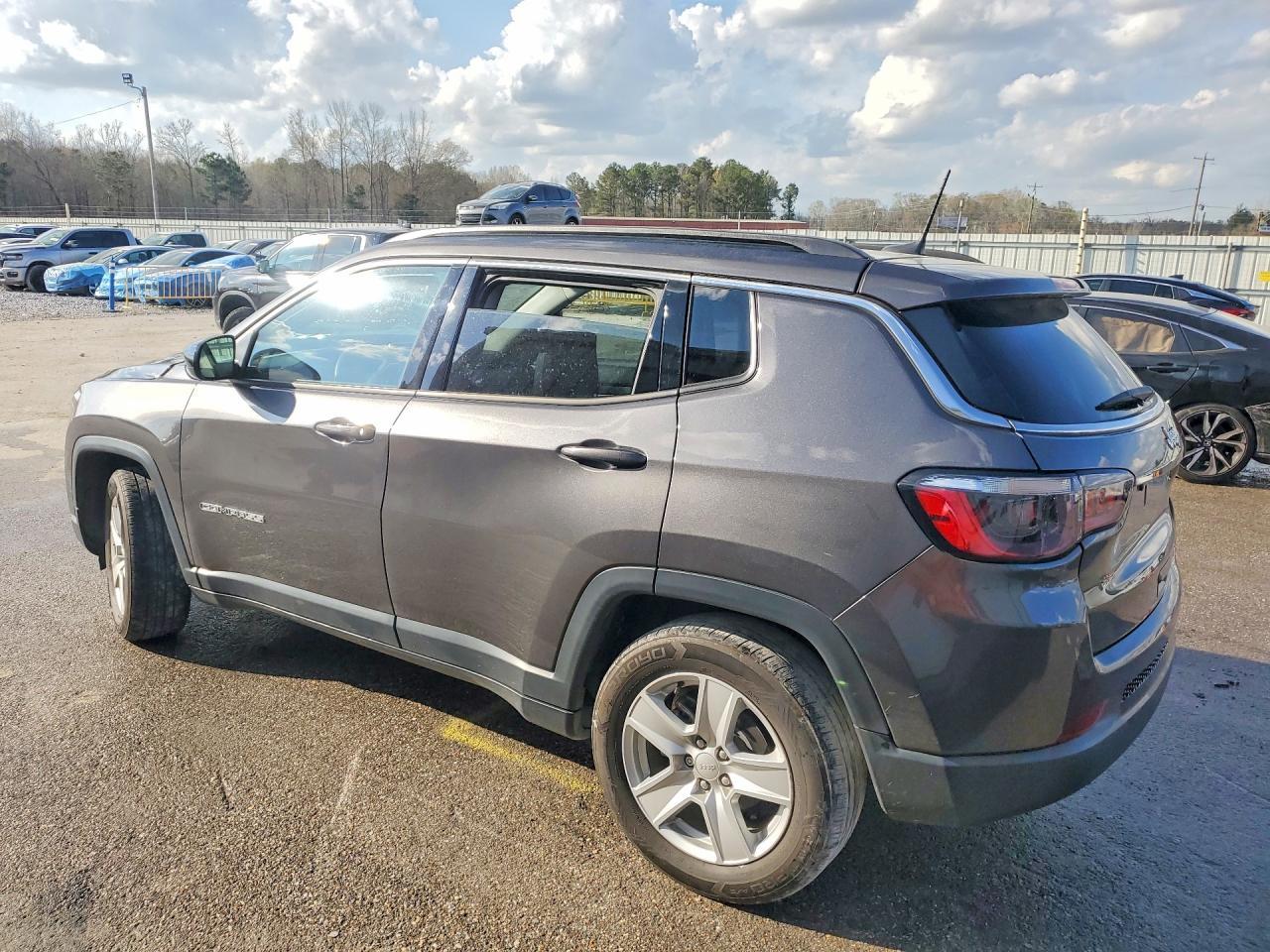 2022 Jeep Compass Latitude - Image 2