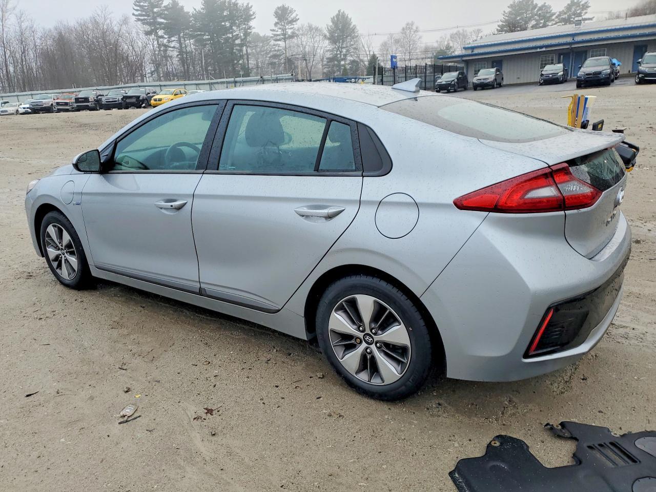 2019 Hyundai Ioniq Plug-In Hybrid Base - Image 2