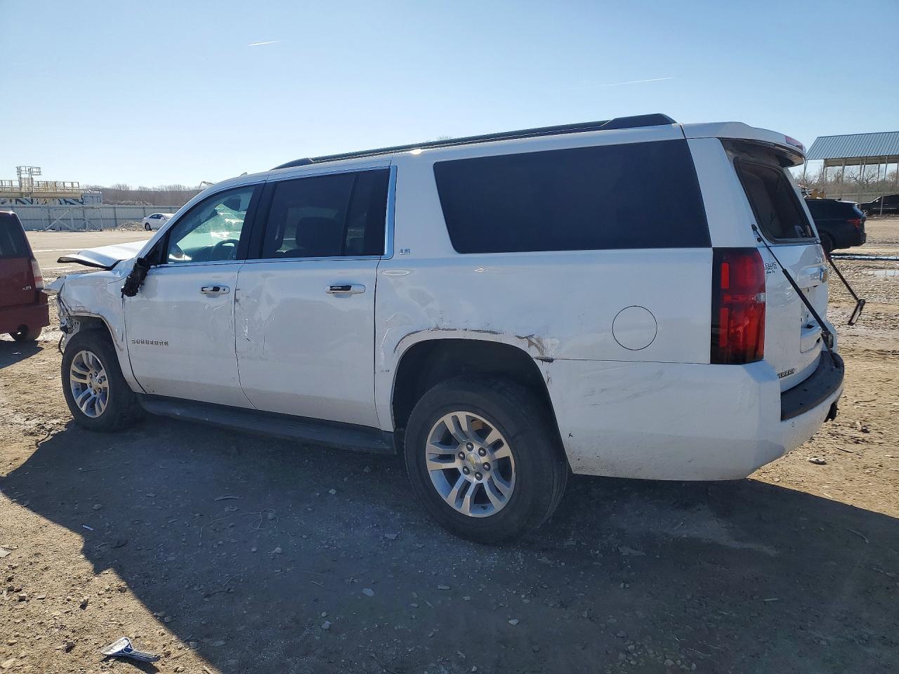 2016 Chevrolet Suburban K1500 Ls - Фото 2