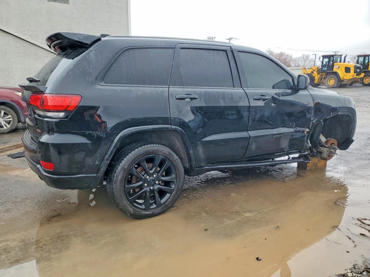 2019 Jeep Grand Cherokee Laredo - Image 3