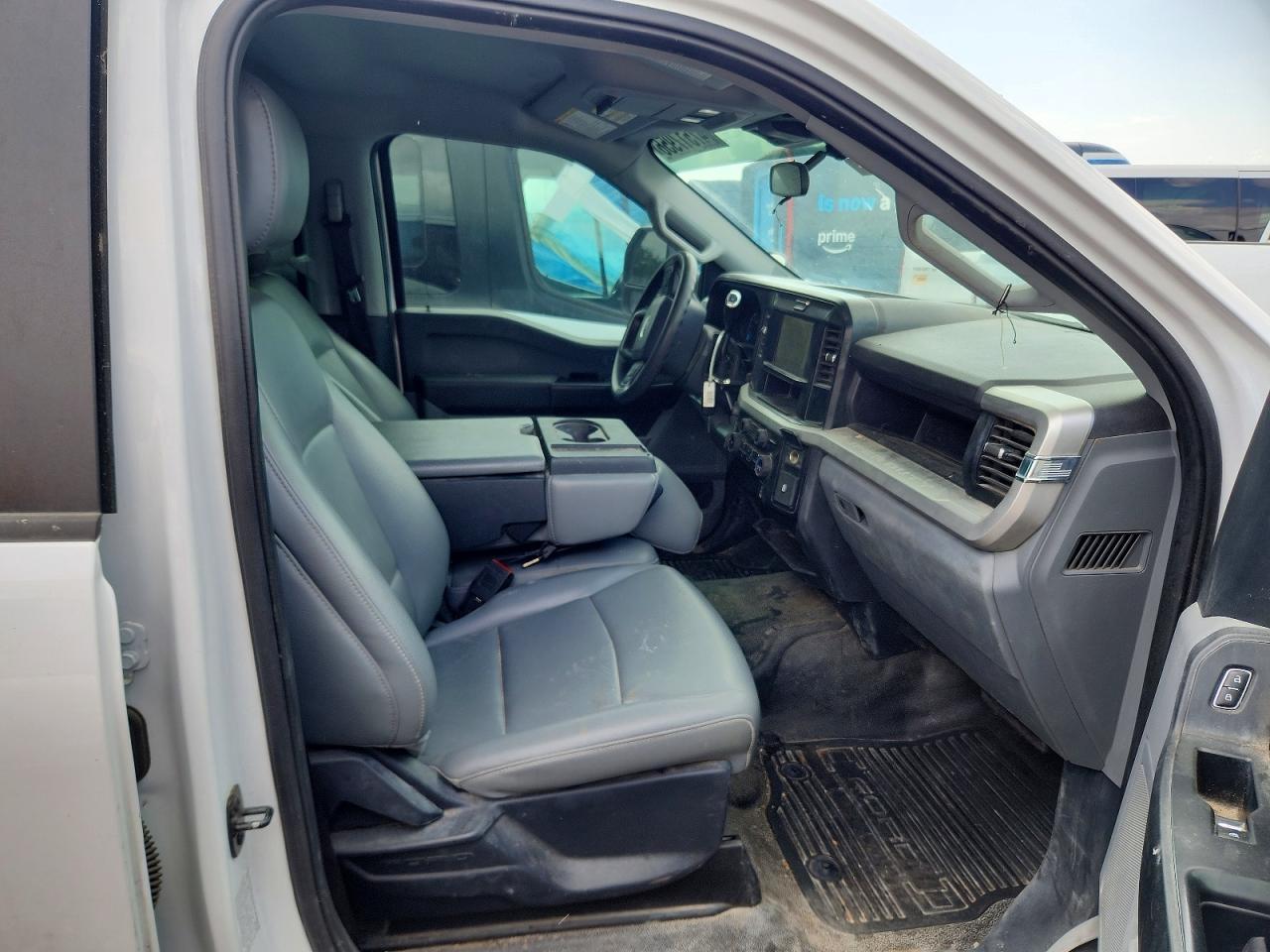 2025 Ford F350 Super Duty Truck Cab And Chassis - Image 5