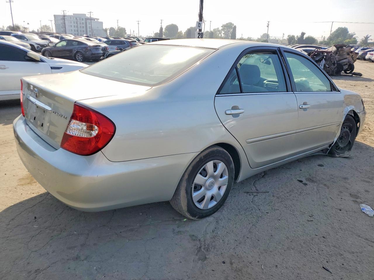 2002 Toyota Camry Le - Фото 3