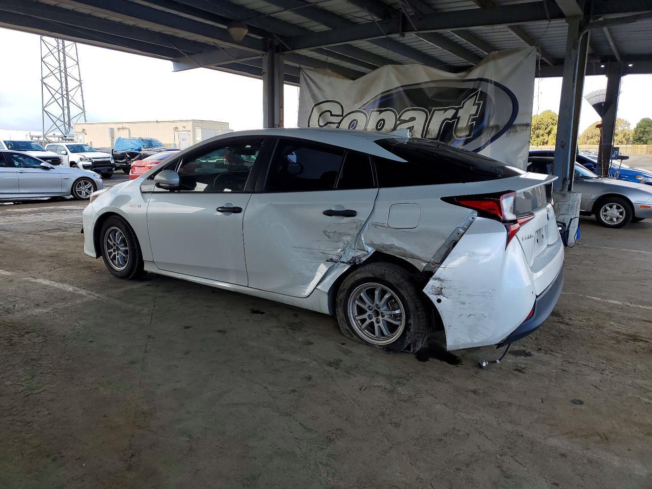 2019 Toyota Prius Le - Фото 2
