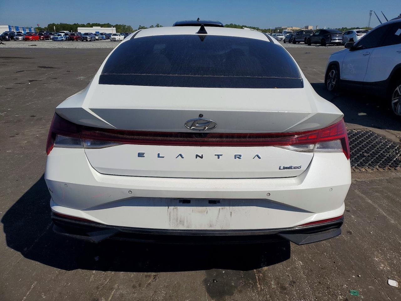 2021 Hyundai Elantra Limited - Image 6