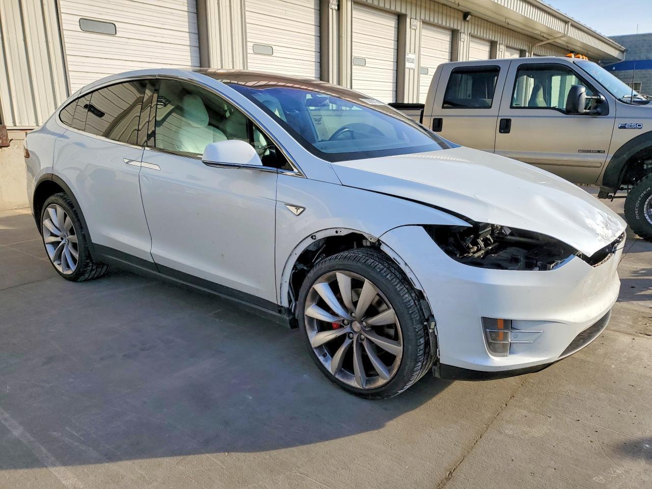 2016 Tesla Model X - Фото 4
