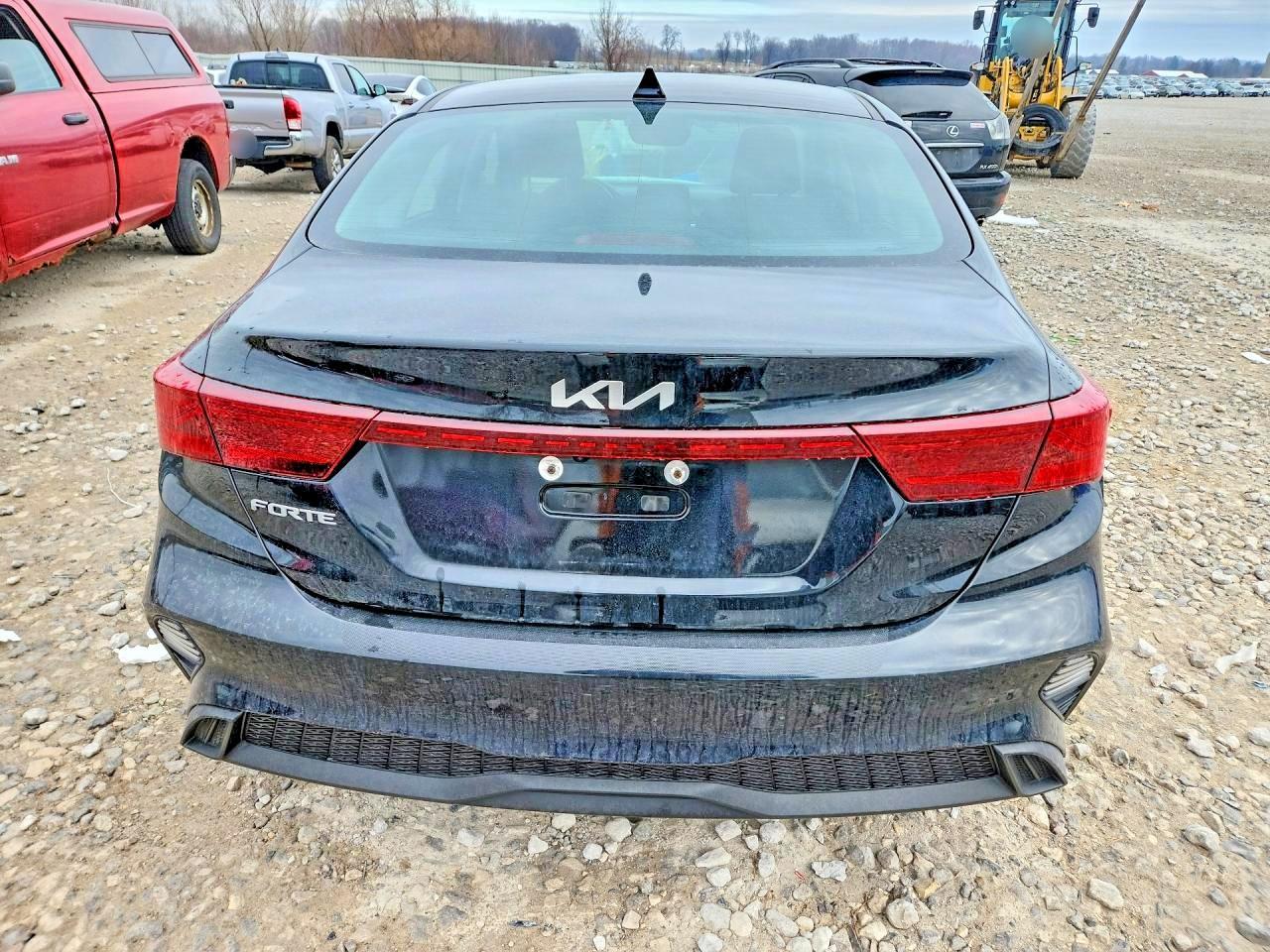 2023 Kia Forte Lxs - Image 6