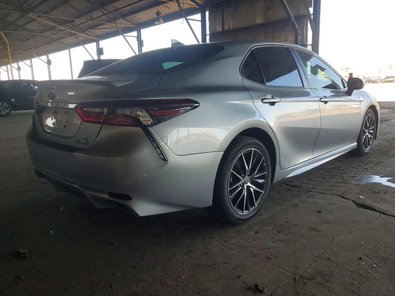 2022 Toyota Camry Hybrid Se - Фото 3