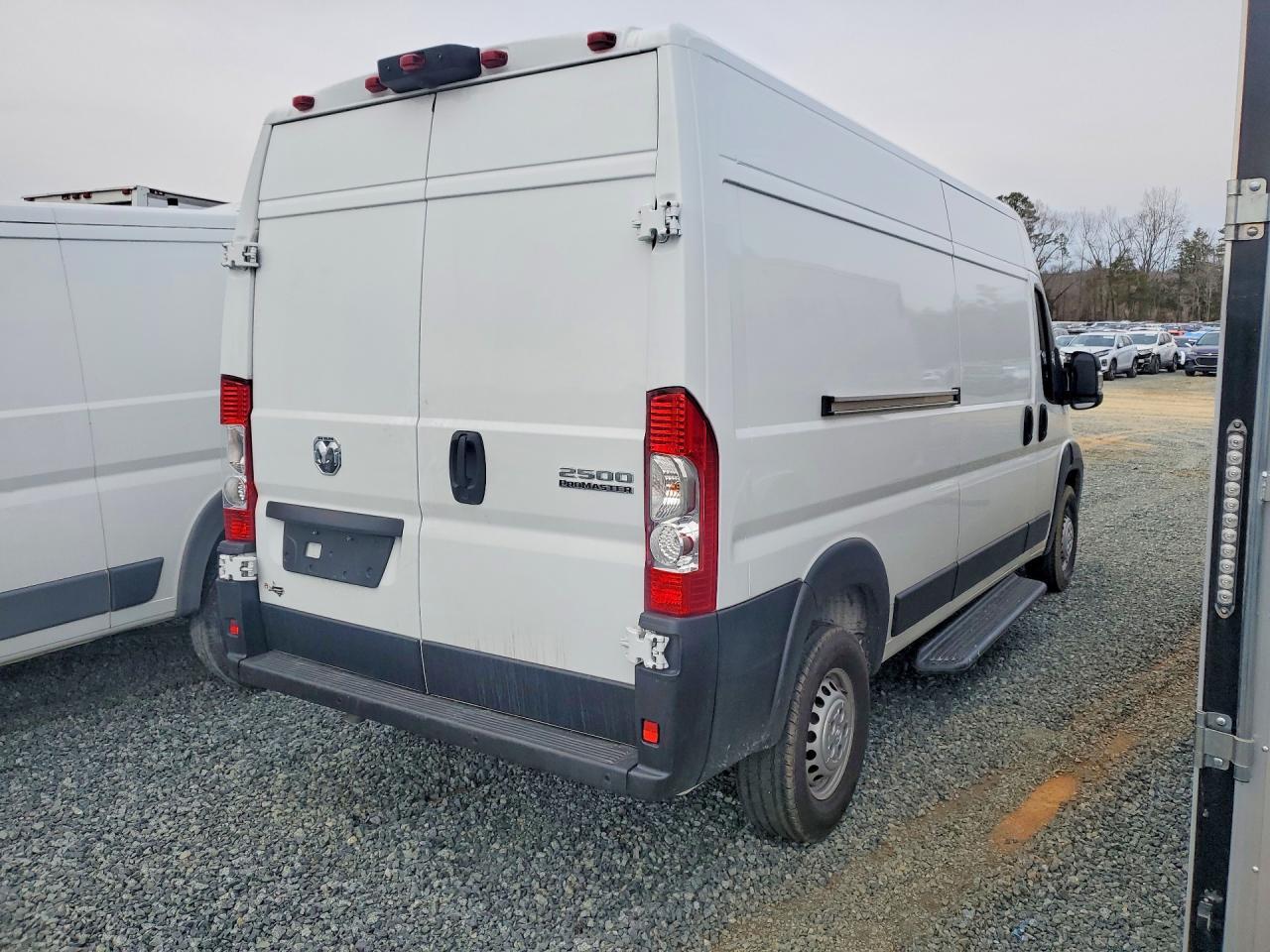2025 Ram Promaster 2500 Delivery Van - Фото 3