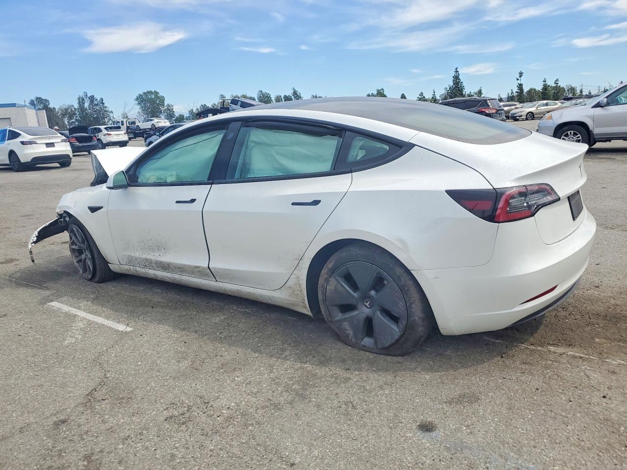 2023 Tesla Model 3 - Фото 2