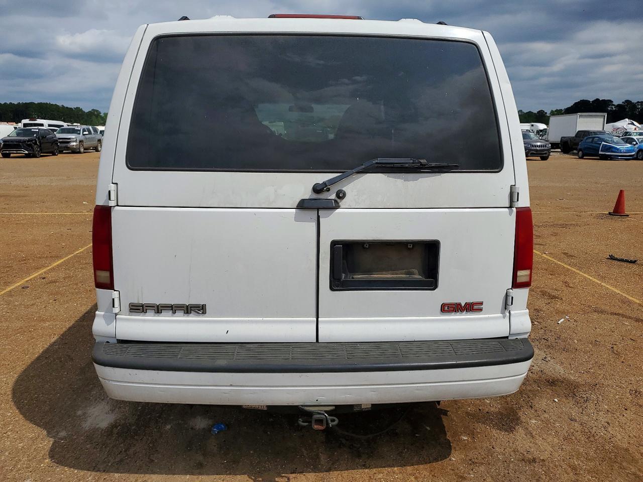 2000 GMC Safari Xt - Image 6