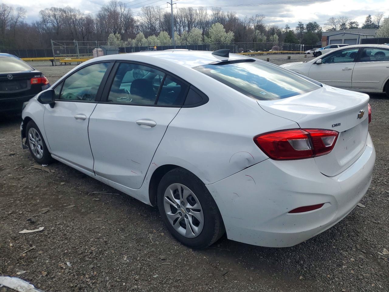 2019 Chevrolet Cruze - Фото 2